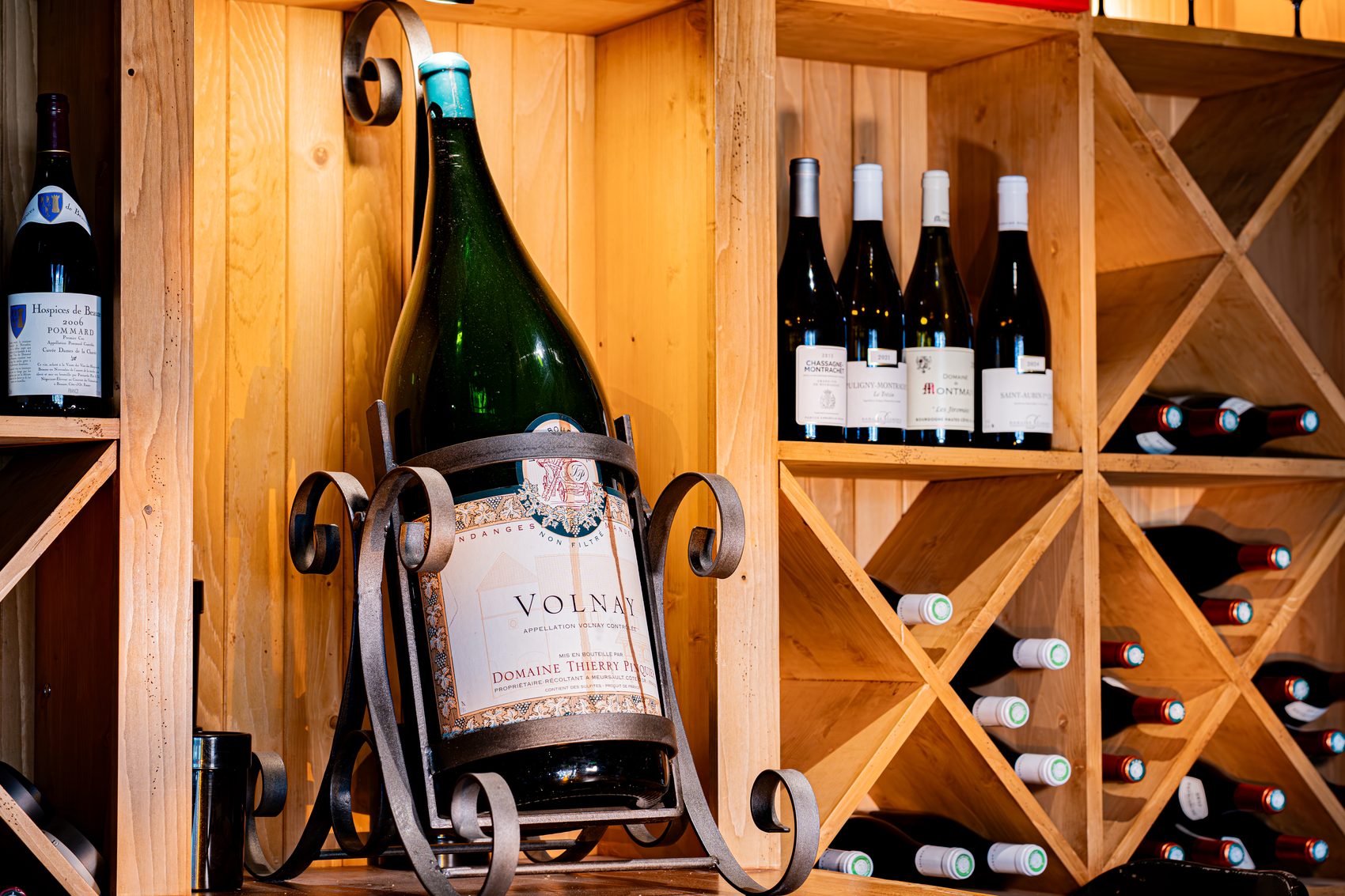 Grand format de vin dans la cave du Nabu